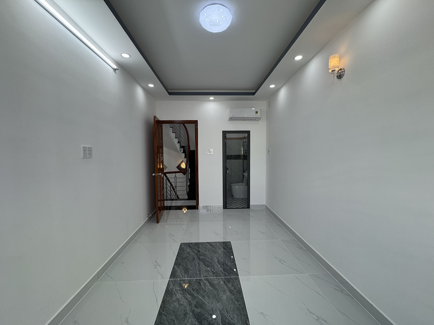 Chính thức mở bán biệt thự mini 3 lầu HXH VF5 khu cao cấp Hoàng Diệu - Trước nhà có sân đỗ ôtô